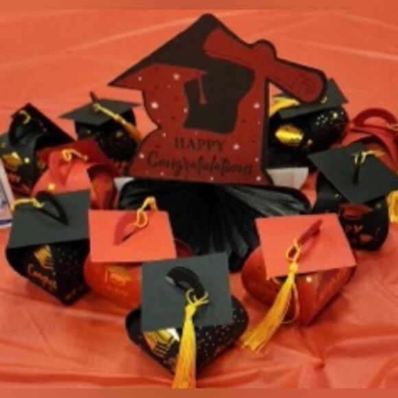 GRADUATION DECORATIONS - Picture 4 of 13